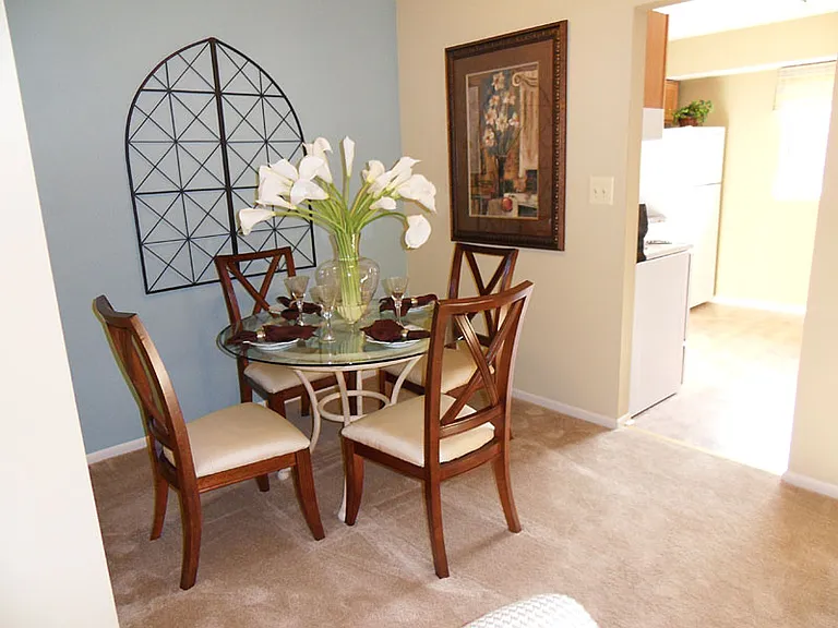 2 Bedroom 947 SF - Dining Area