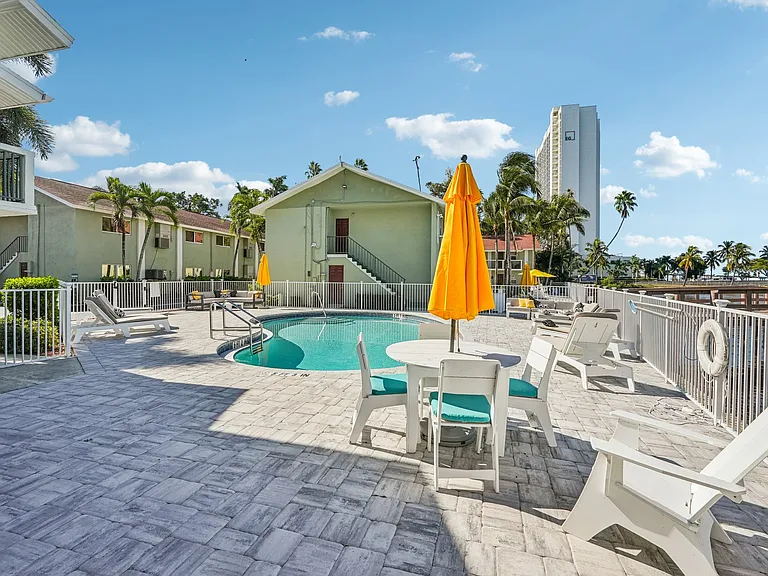 Riverwalk Apartments — Photo 17
