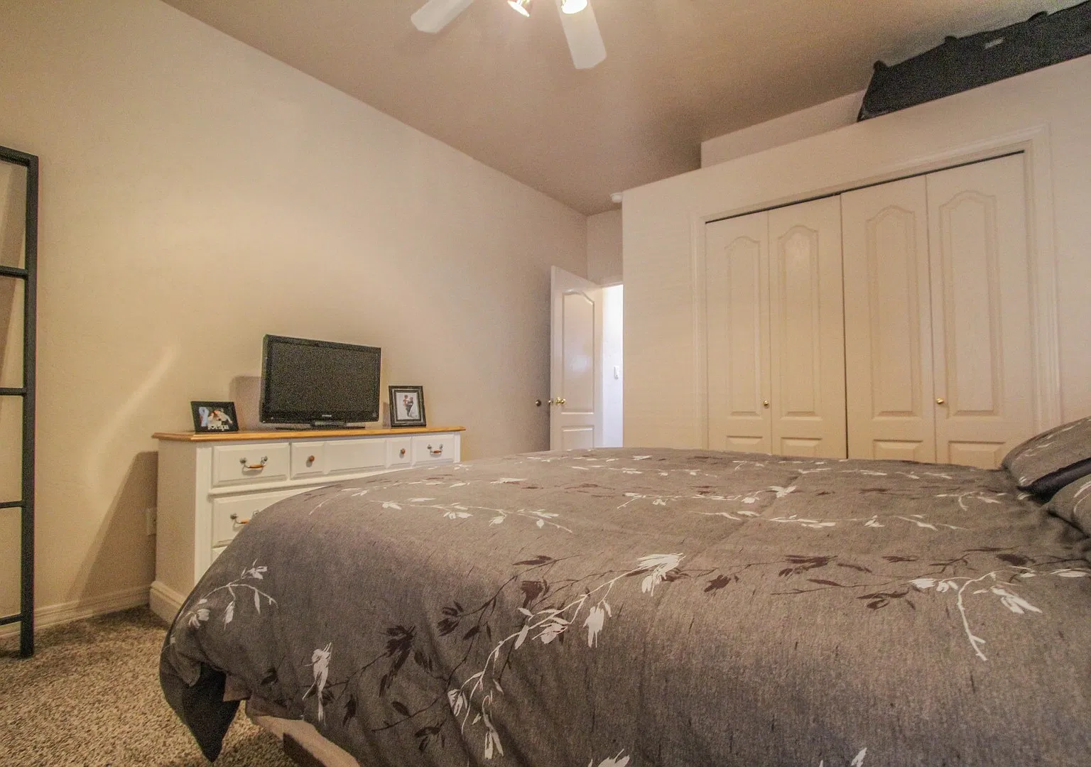Plenty of space with this 4 Bedroom, 2 Bath home in the Wood Streets! — Photo 1