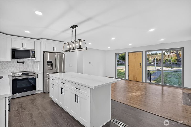 3rd image of 429 Harvard Avenue