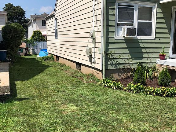 4th image of 60 Clermont Pl