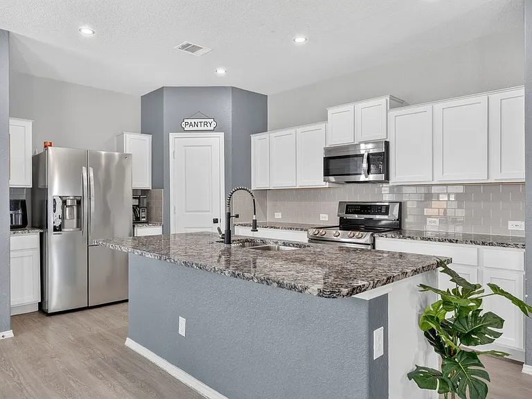 10331 Barbeque Bay — Photo 8