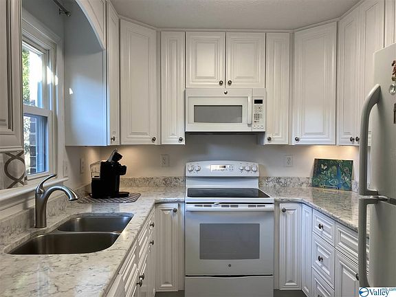 3rd image of 11532 Jade Ln SE