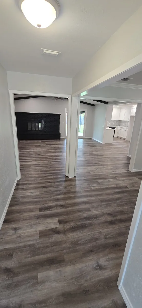 Building Photo - 805 Aztec Dr