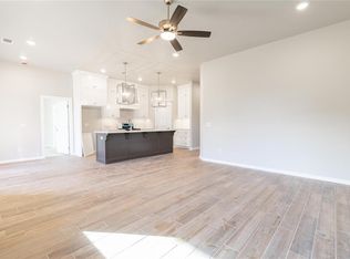 8000 NW 152nd St, Edmond, OK 73013