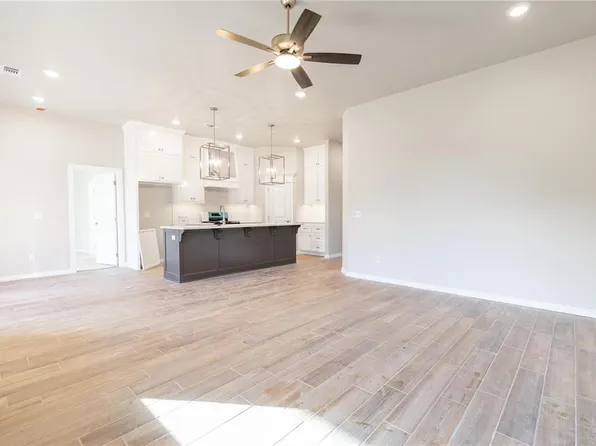 8000 NW 152nd St, Edmond, OK 73013
