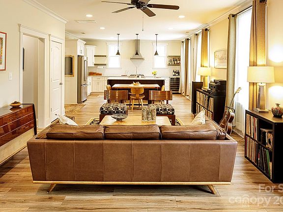 2nd image of 512 Summerfield Pl
