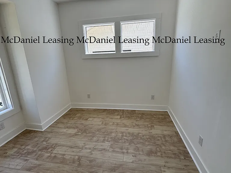 530 Peronneau St #1 — Photo 5