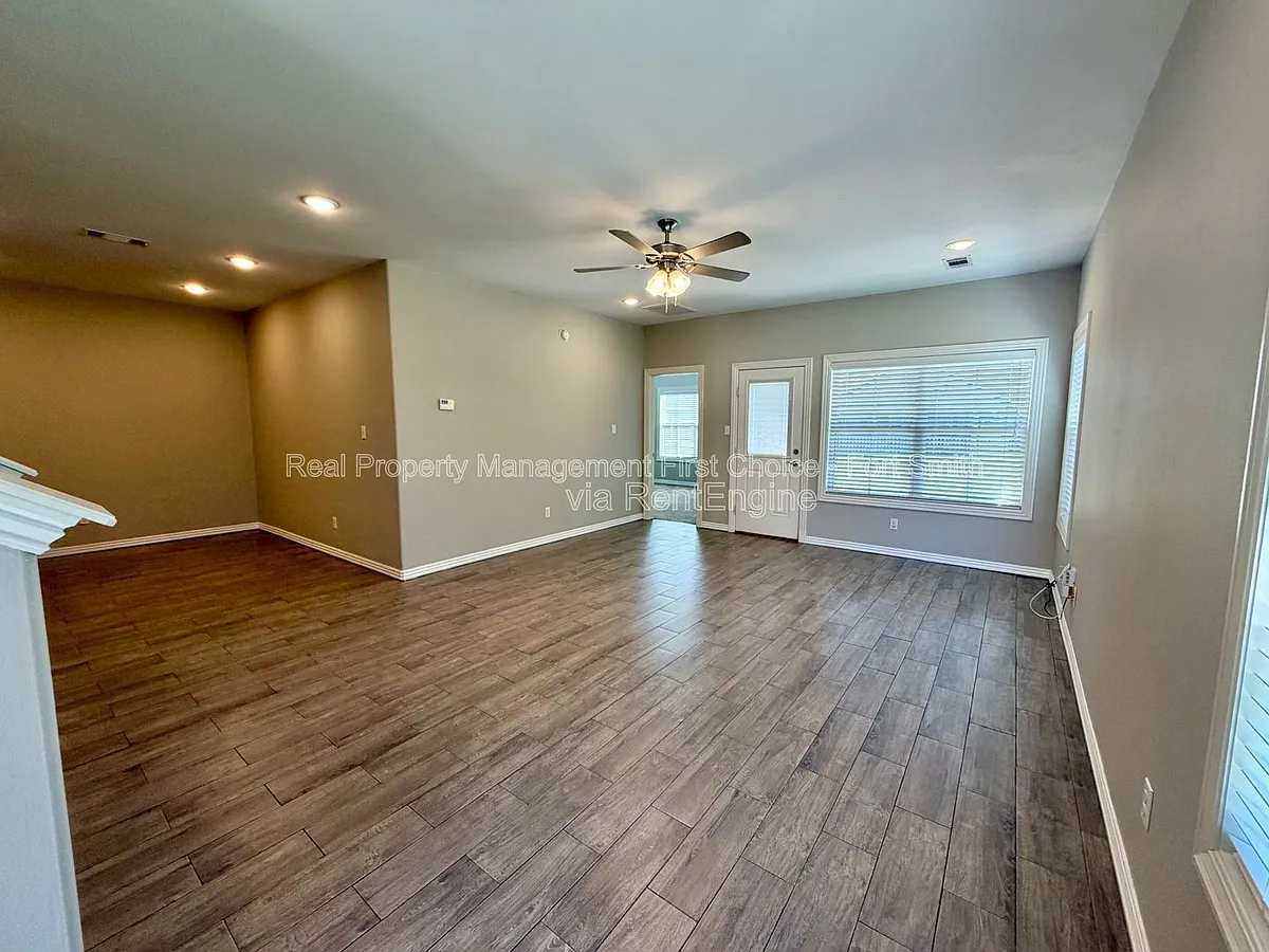 Building Photo - 9818 Mylea Cir