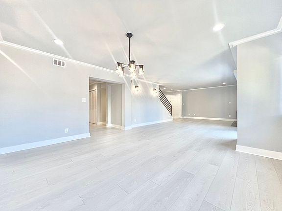5th image of 11926 Dorothy St #1