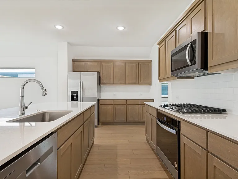 1806 Balfour Bnd — Photo 4