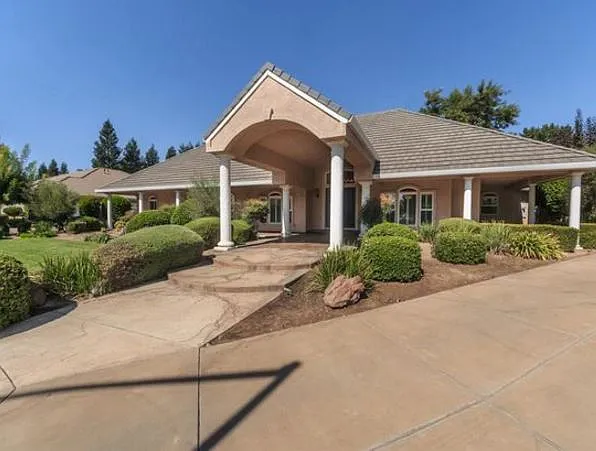 10425 Saint Andrews Dr photo 1