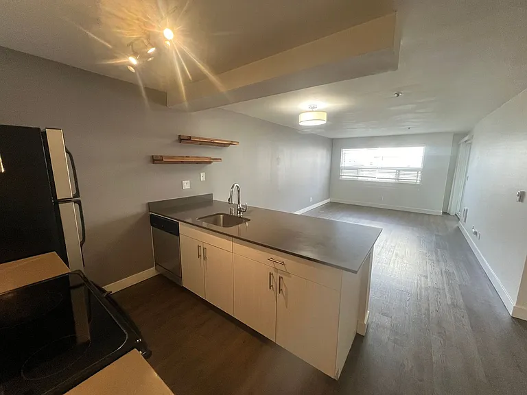 Cameron Apartments — Photo 22