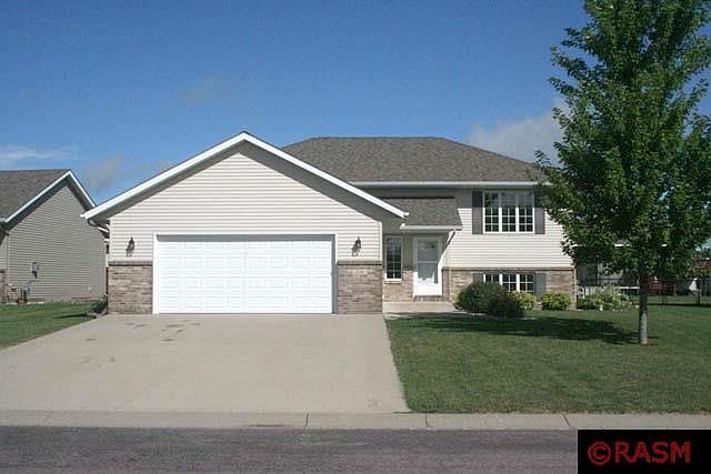 1st image of 136 Pebble Creek Dr