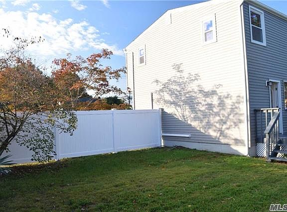 2nd image of 9 Adams St E