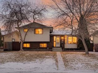 195 NW Fallswater Rd NE, Calgary, AB T3J 1B2