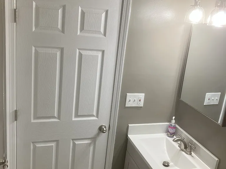 View of Bathroom (2nd View)