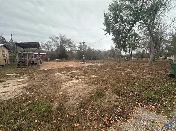 1113 W Church St, Cuero, TX 77954