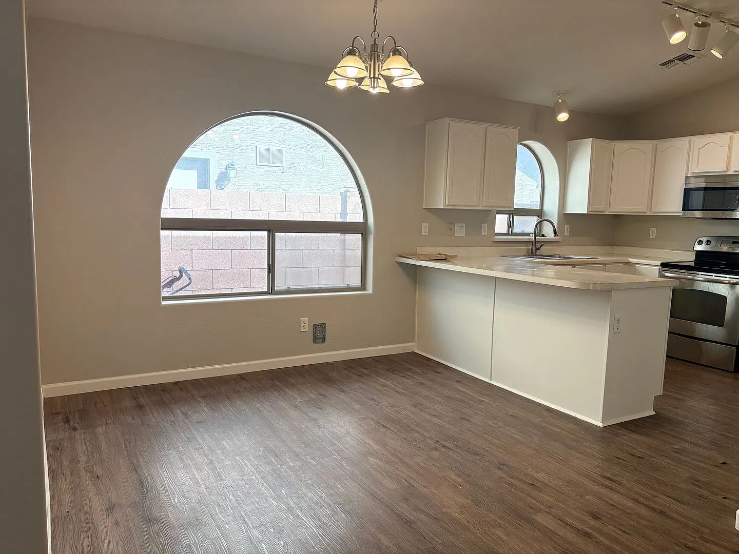 Johnson Ranch! Freshly Painted 3BR Home with Resort-Style Community Amenities! — Photo 4