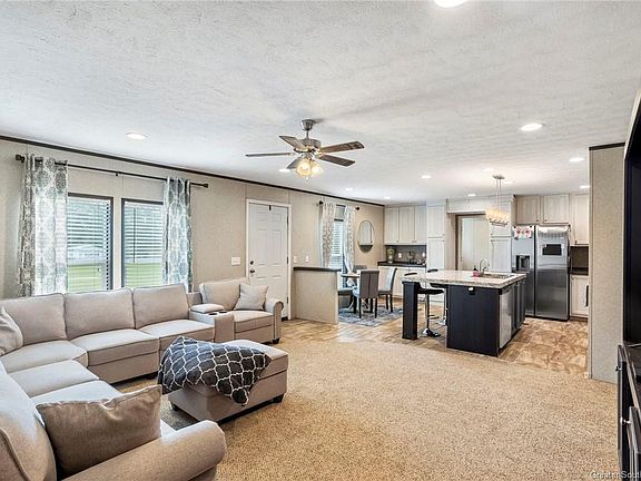 3rd image of 133 Wanda Ln