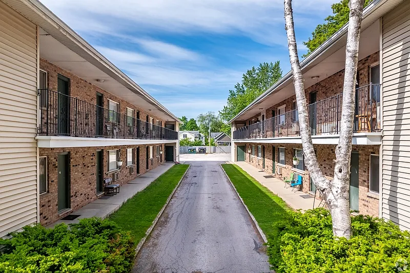 1 bed, 1.0 bath, $799 — Photo 2