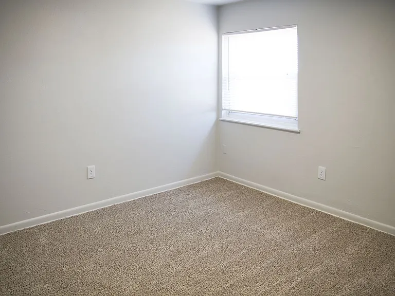 Aden Park Apartments — Photo 57