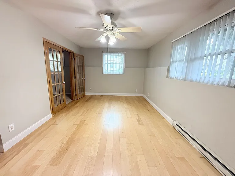 401 E Locust St — Photo 4
