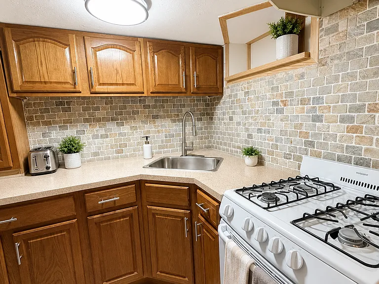 Spencer Ave — Photo 5