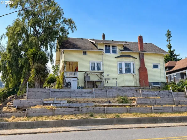 414 Hall Ave, Coos Bay, OR 97420