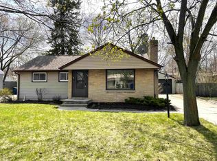 424 E Allouez Ave, Green Bay, WI 54301