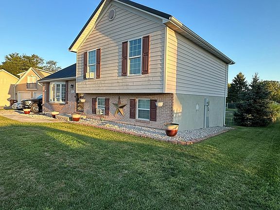 3rd image of 4423 Valley Cir