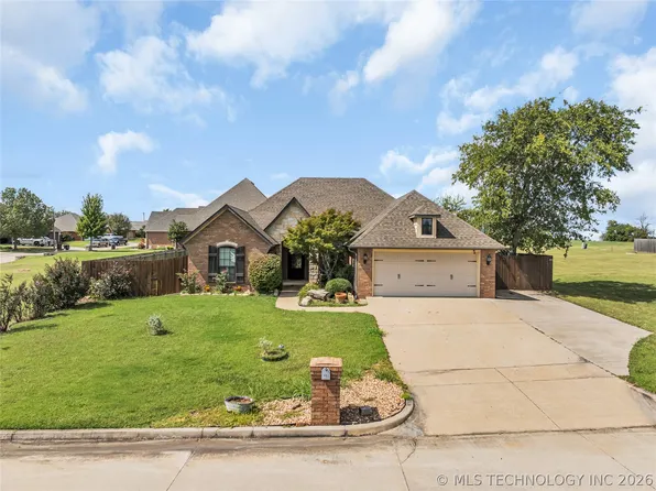 402 Birdseye Dr, Sulphur, OK 73086