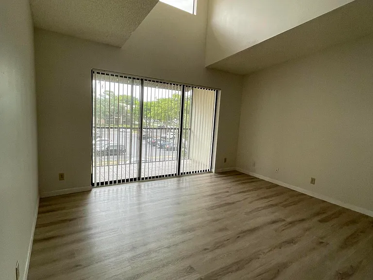 207 Foxtail Dr #E3 — Photo 3