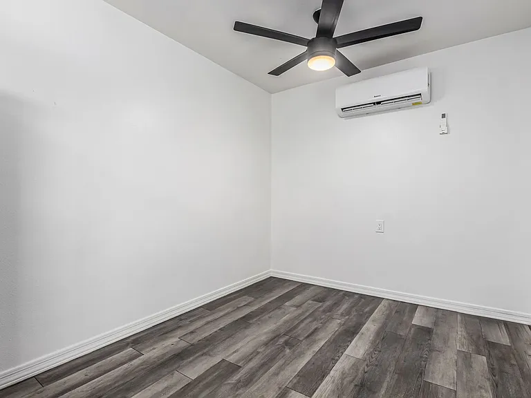 5517 N 27th Dr #15 — Photo 10