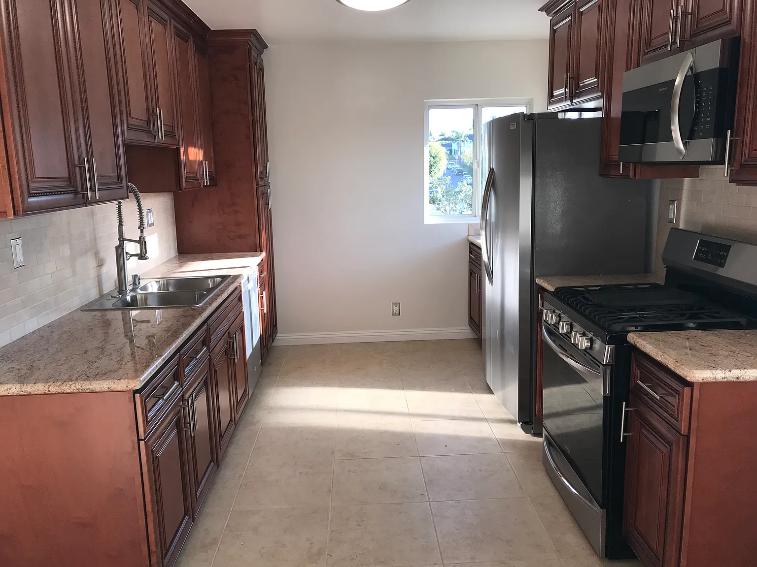2 bed, 1010 sqft, $3,000 — Photo 1