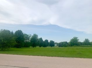 2000 Red Oak Ln, Spring Grove, IL 60081