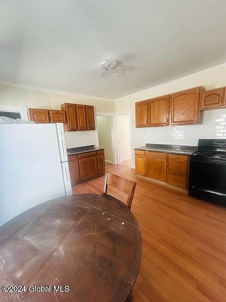4th image of 346 Duane Avenue