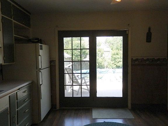 Access to back deck through kitchen