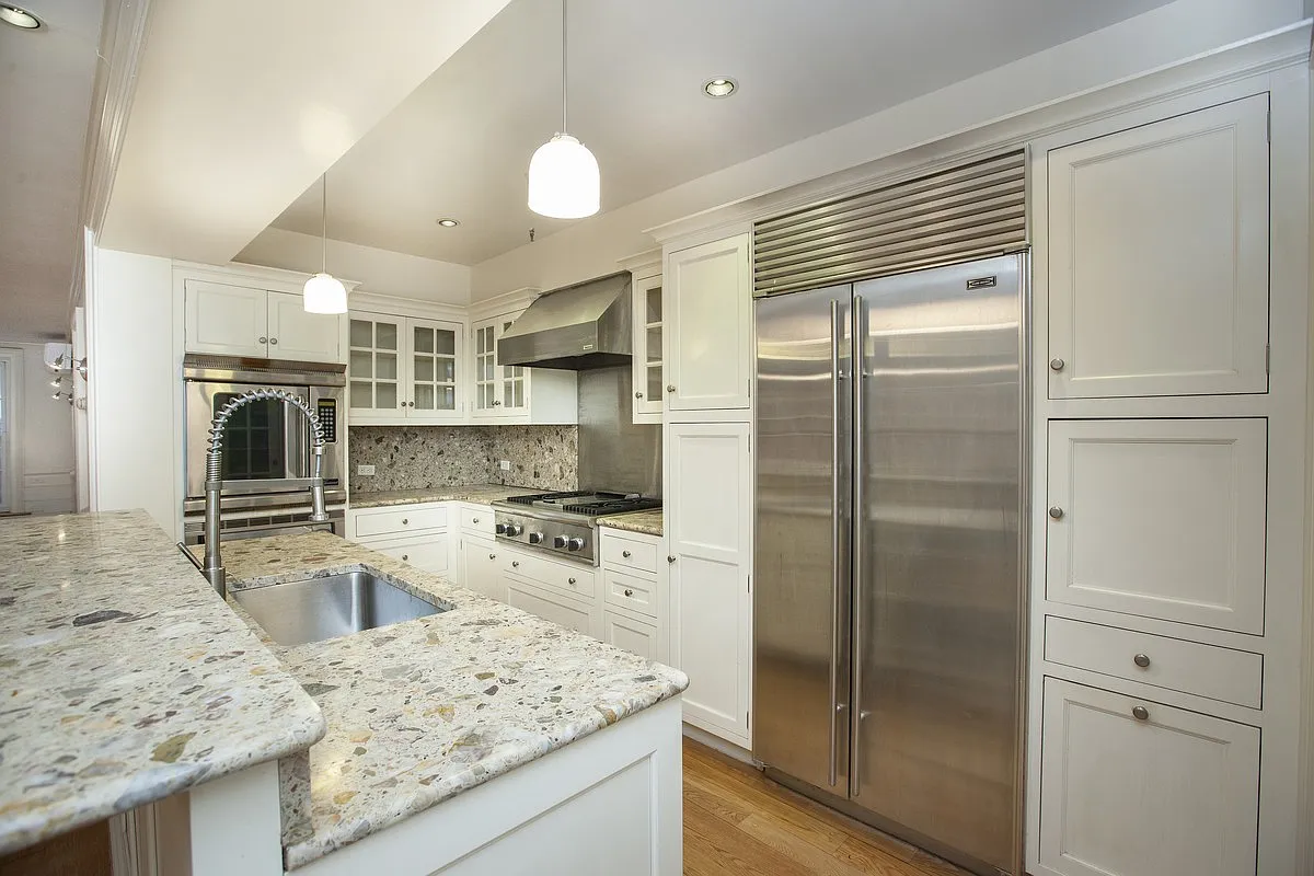 27 West Tenth Street — Photo 1