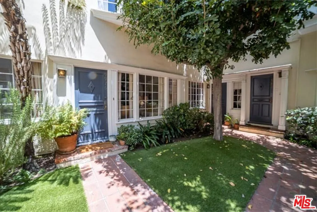 1 bed, 1.0 bath, 1100 sqft, $4,500 — Photo 2
