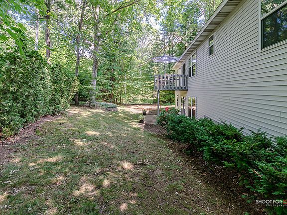 3rd image of 6847 Wintergreen Dr