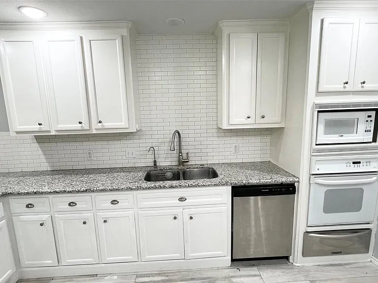 803 Glen Hollow Dr — Photo 6