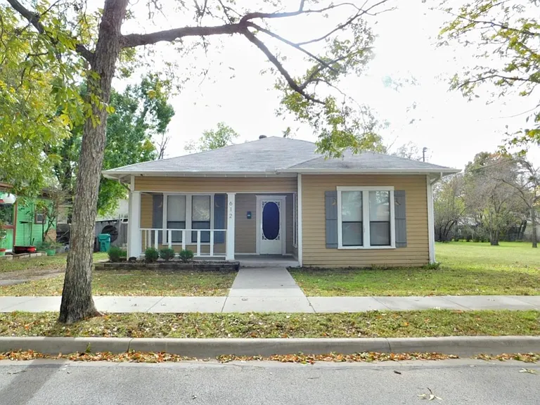 612 Schmitz Ave — Photo 1