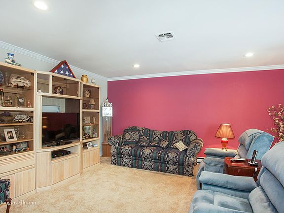 5th image of 91 Revere Dr
