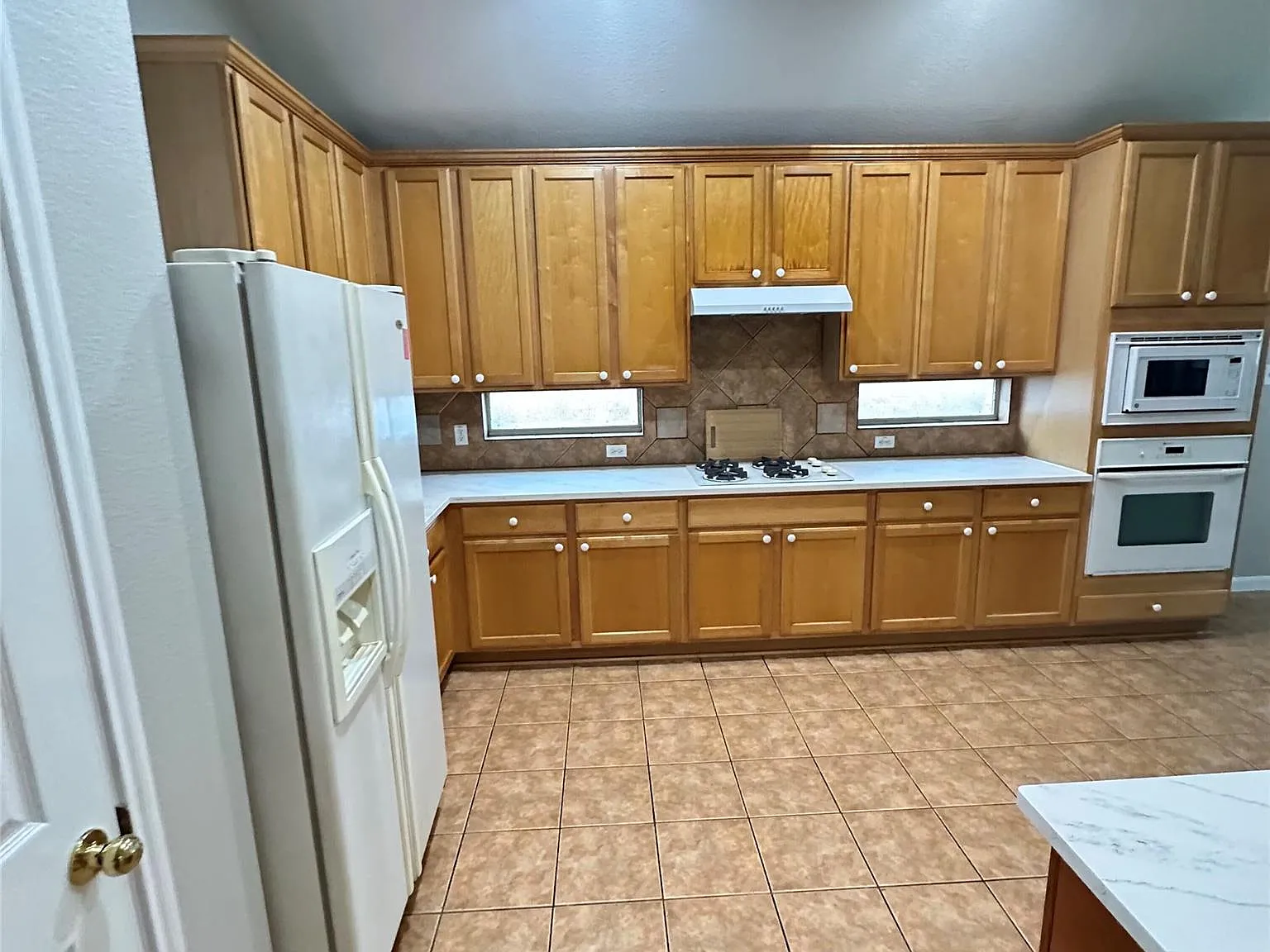 4 bed, 2.5 bath, 2453 sqft, $2,400 — Photo 4