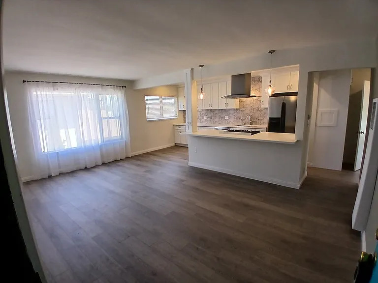 317 Walnut Ave #6 — Photo 4