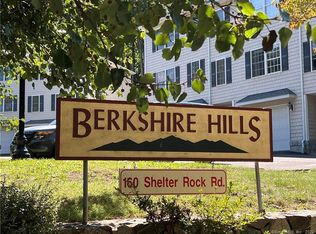 160 Shelter Rock Rd APT 9, Danbury, CT 06810