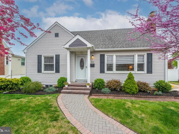 21 Godfrey Dr, Hamilton, NJ 08610