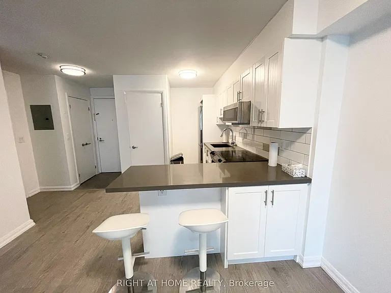 111 Elizabeth St #602 — Photo 8