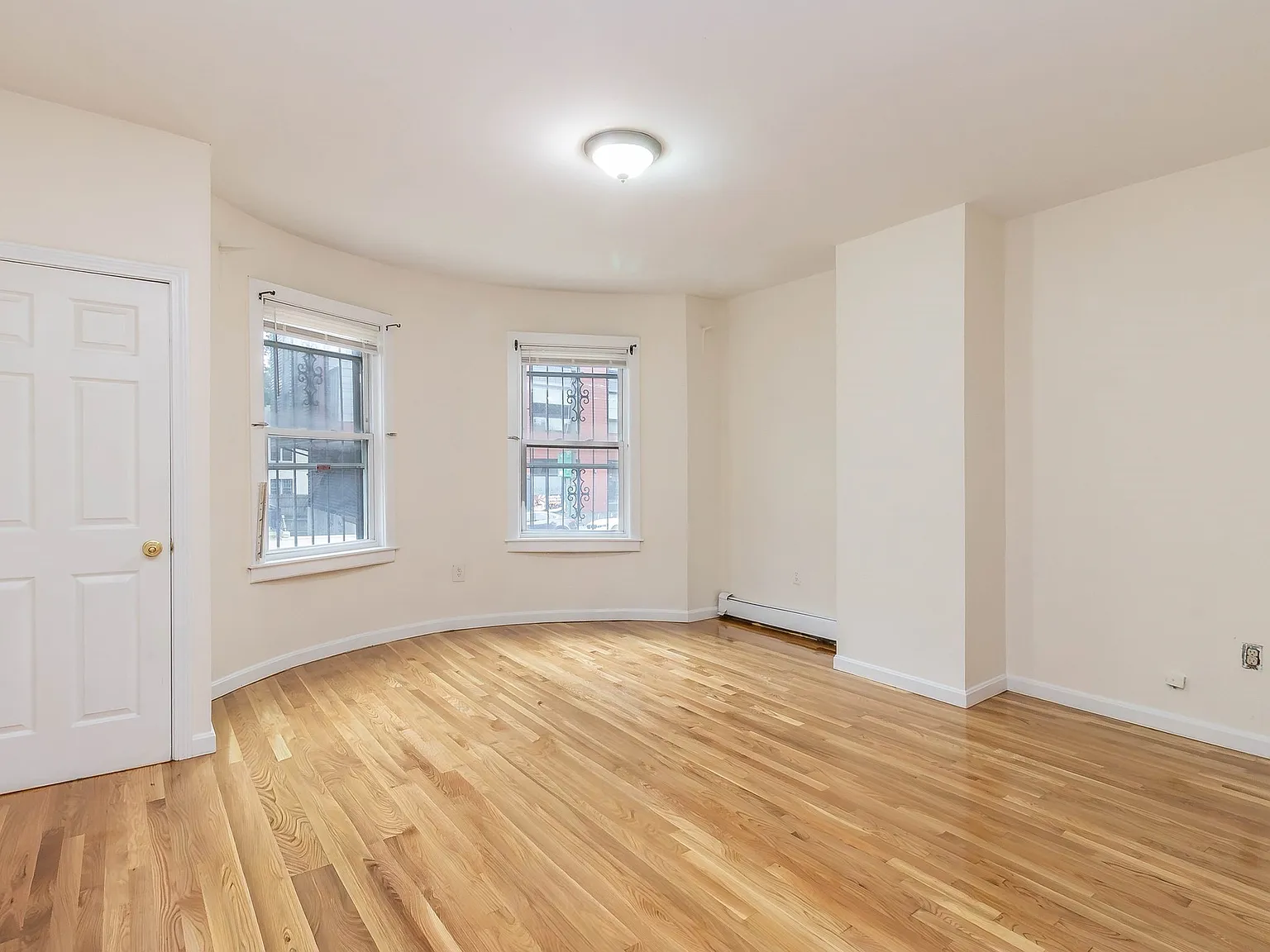 2 bed, 1.0 bath, 700 sqft, $2,400 — Photo 2